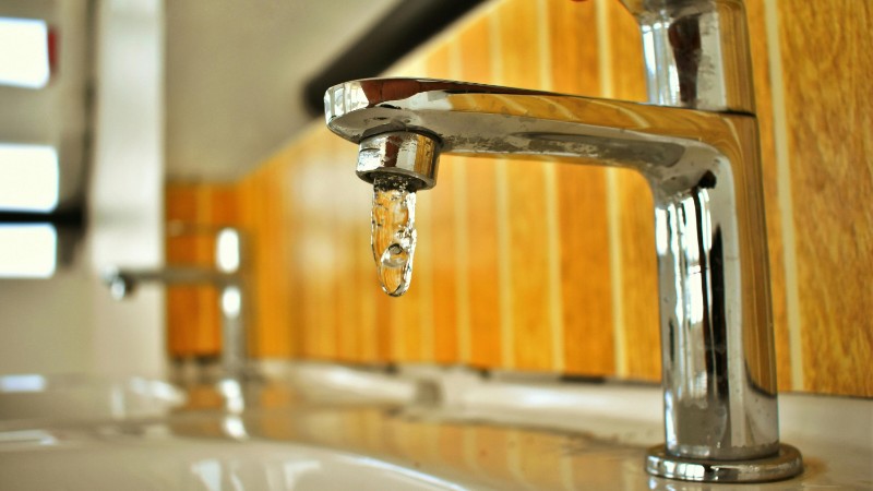 Close-up shot of a chrome faucet with a droplet of water, highlighting its sleek design., tags: winter haushalte - pexel